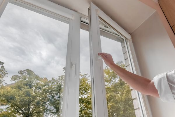 Cost of Vinyl Window Repair in Van Nuys