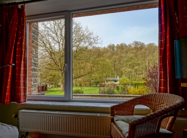 Cost of Fiberglass Window Repair in Van Nuys