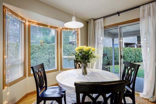 Cost of Curved Window Repair in Van Nuys