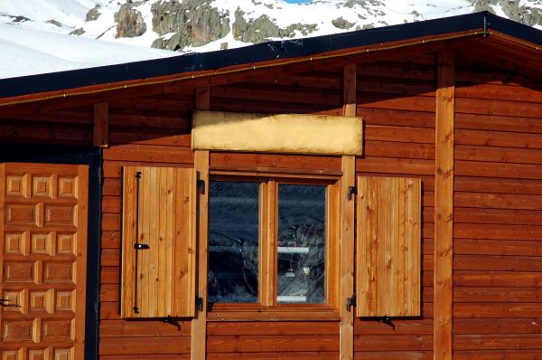 Cost of Cabin Window Repair in Van Nuys